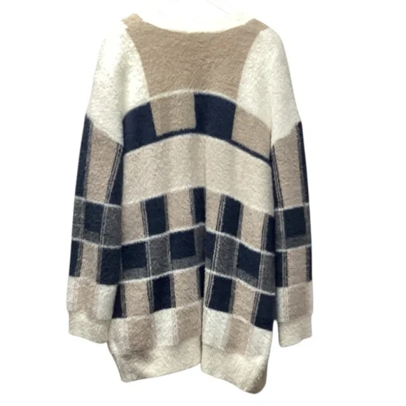 Hem & Thread Eyelash Cardigan Navy and tan plaid Checkered Motif Size Large - Picture 6 of 12